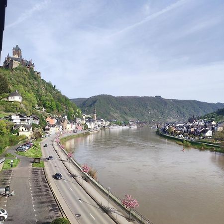 Panorama Oase Ferienwohnung Mit Blick Auf Mosel Und Reichsburg Cochem Eksteriør bilde